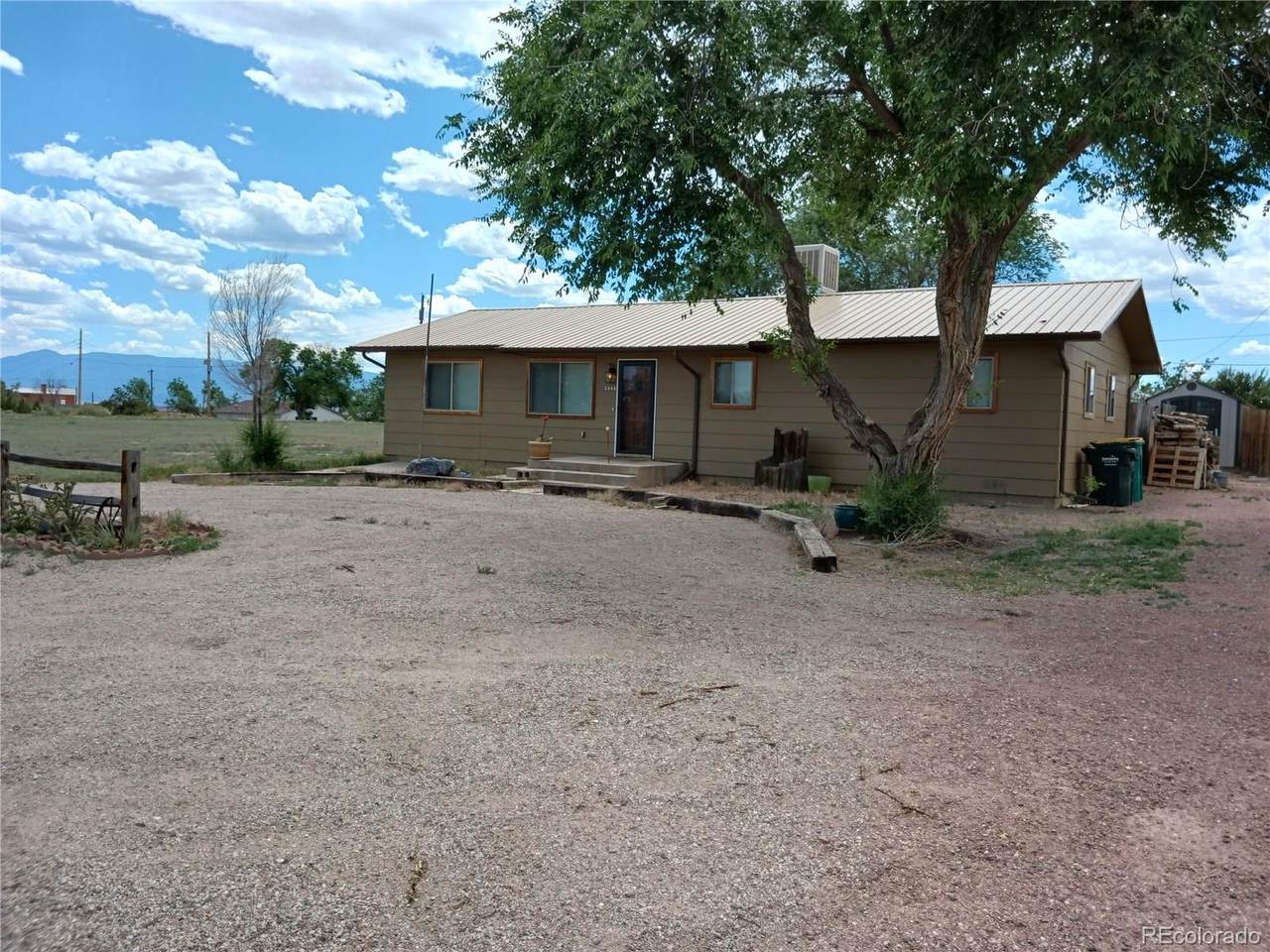 405 Hawkins Street - Photo 1