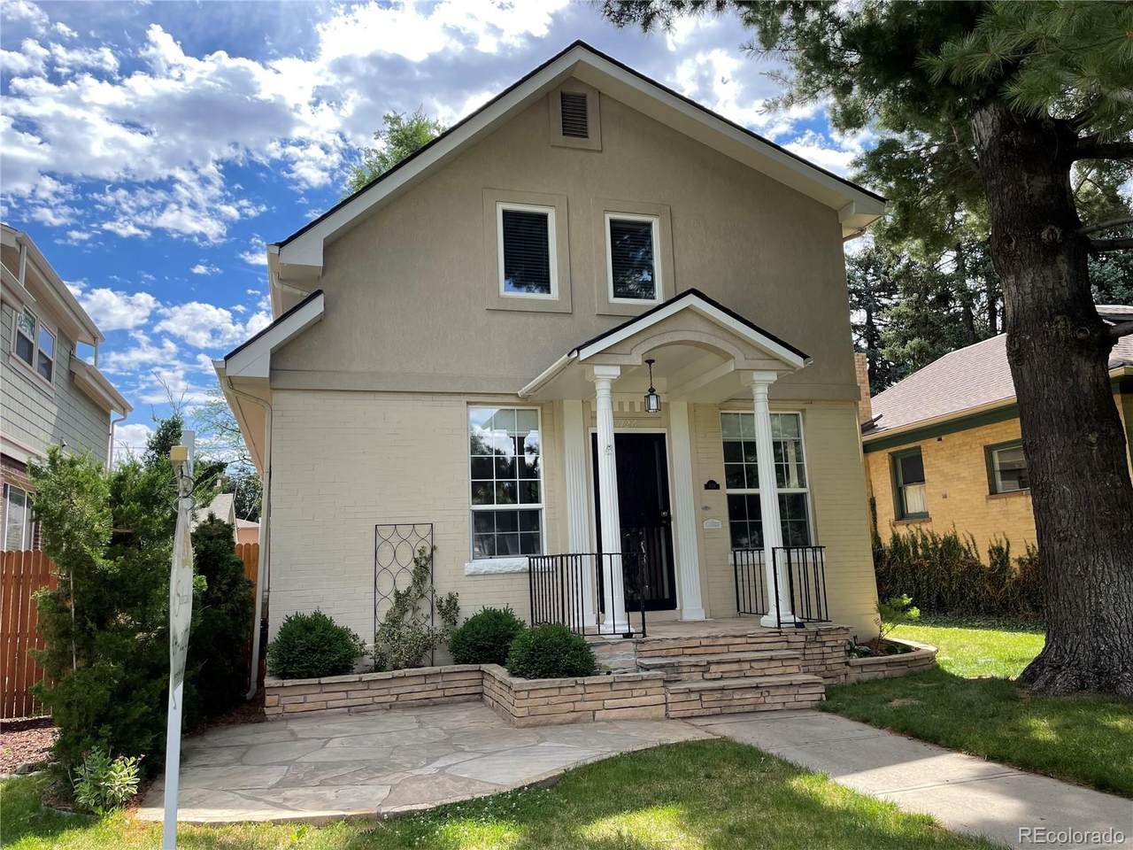 1126 Columbine Street - Photo 1