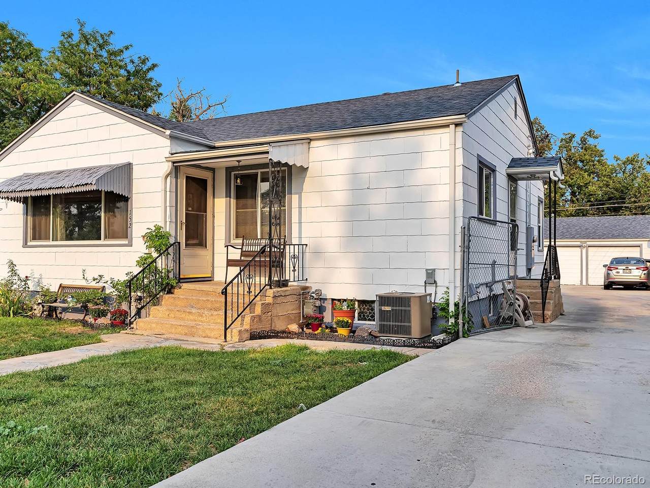 152 11th Avenue - Photo 1