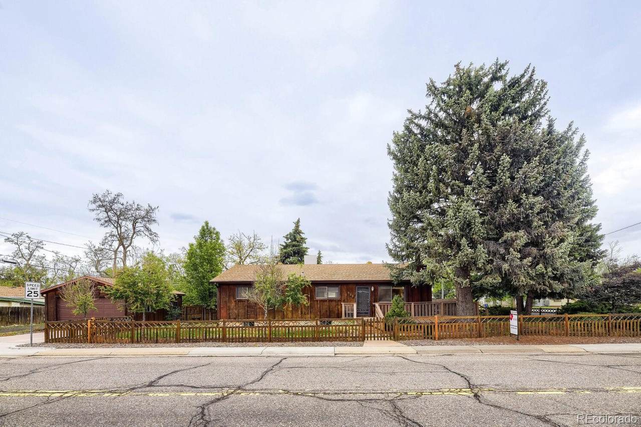 385 Chenango Avenue - Photo 1