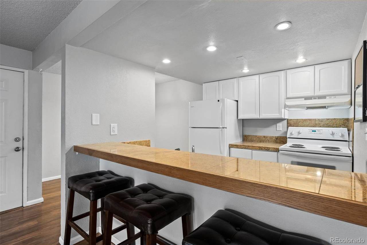 6385 Oak Street - Photo 1