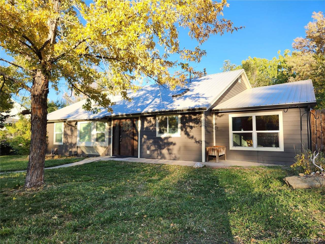 760 Loveland Street - Photo 1