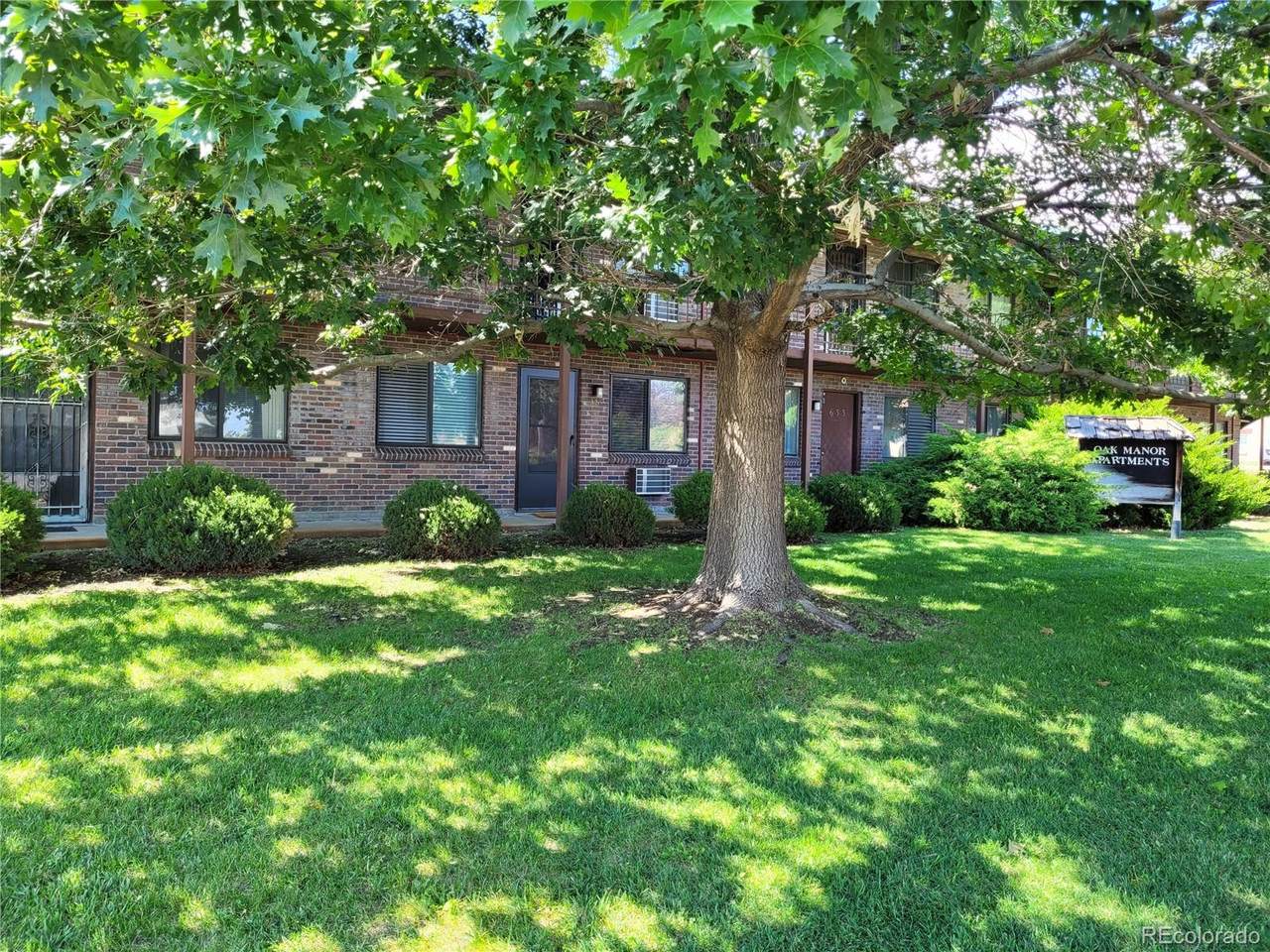 633 Oak Street - Photo 1