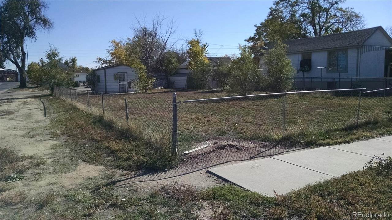4790 Vine - Photo 1