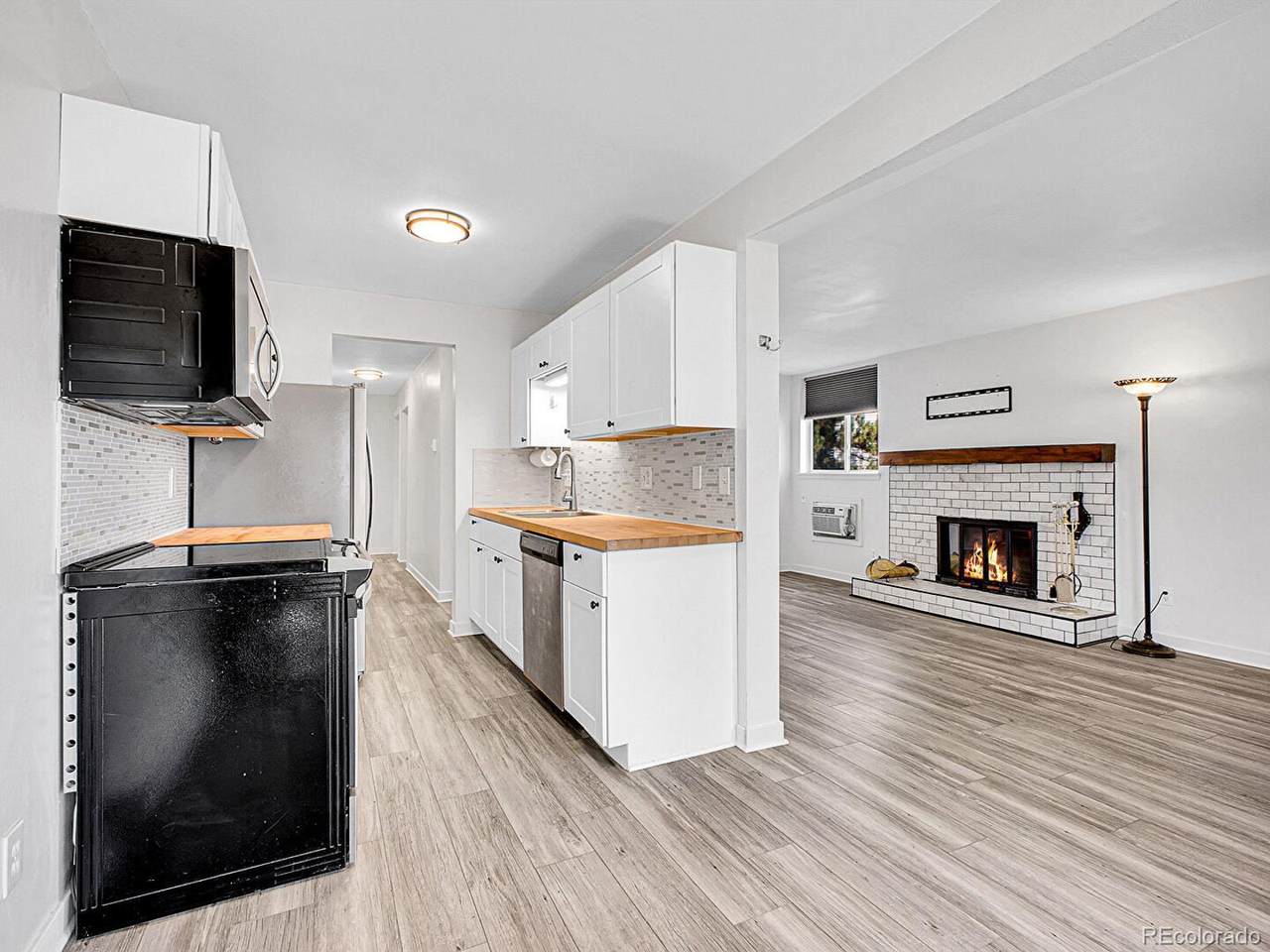 17505 Mansfield Avenue - Photo 1