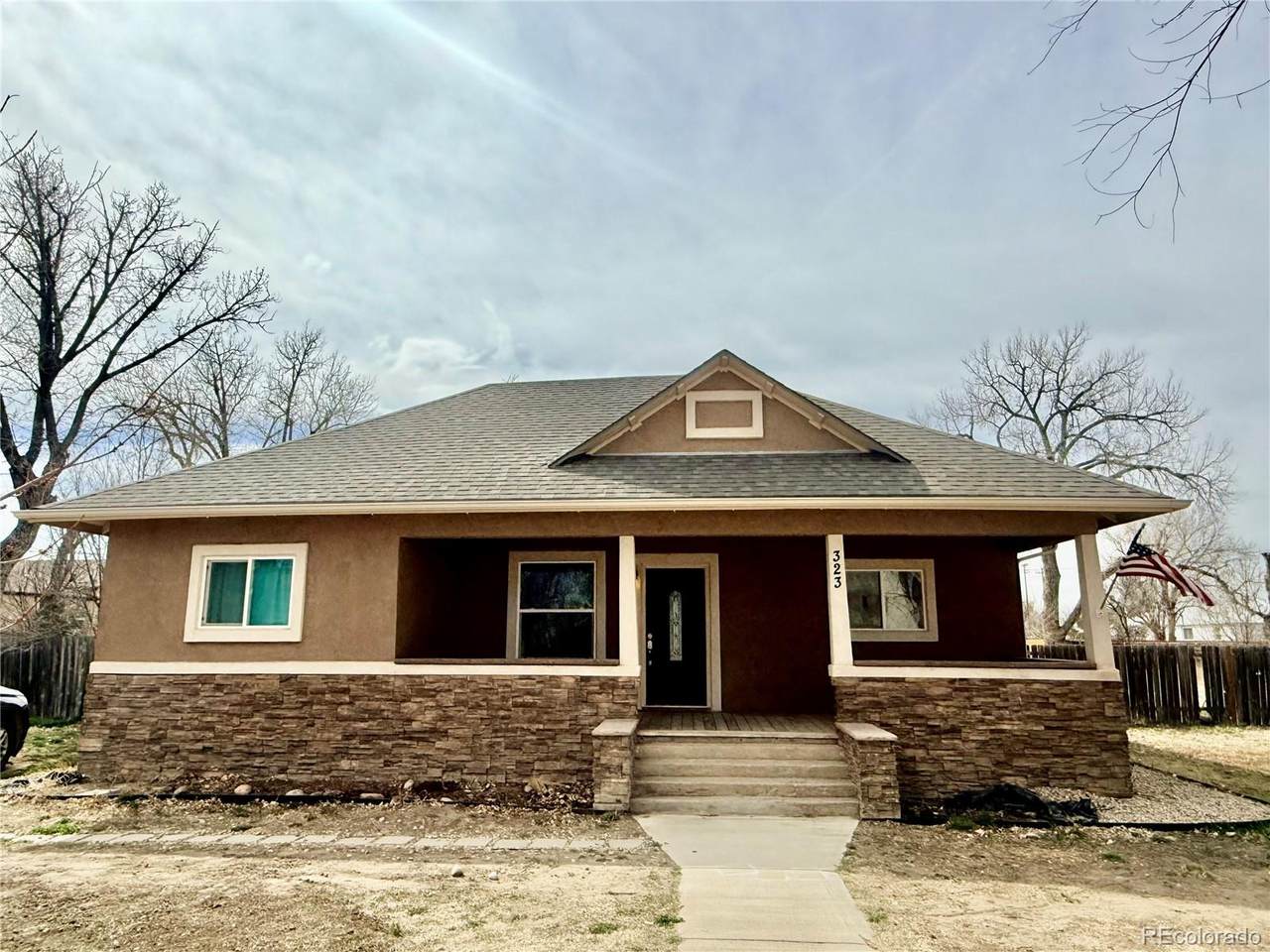 323 Sioux Avenue - Photo 1
