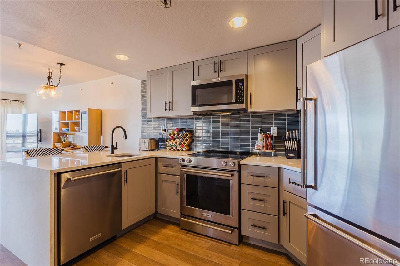 100 Park Avenue - Photo 1