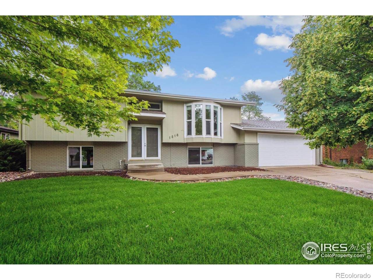 1518 Vivian Street - Photo 1