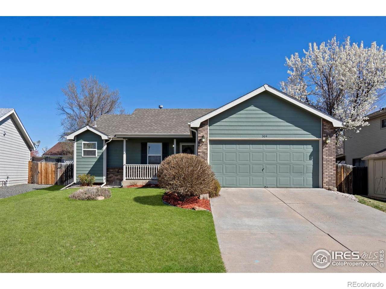 304 Hemlock Drive - Photo 1