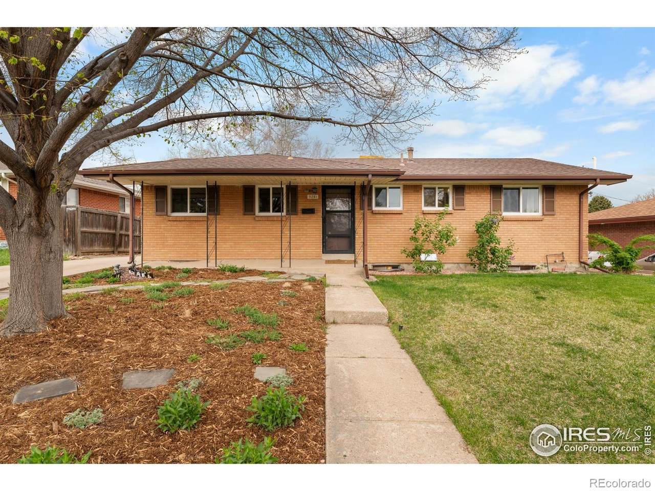 9261 Julian Way - Photo 1