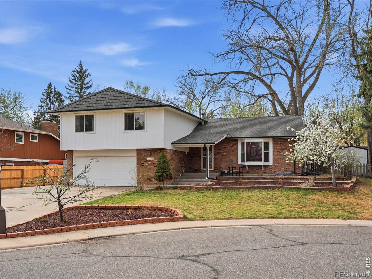 3501 Lakeview Circle - Photo 1