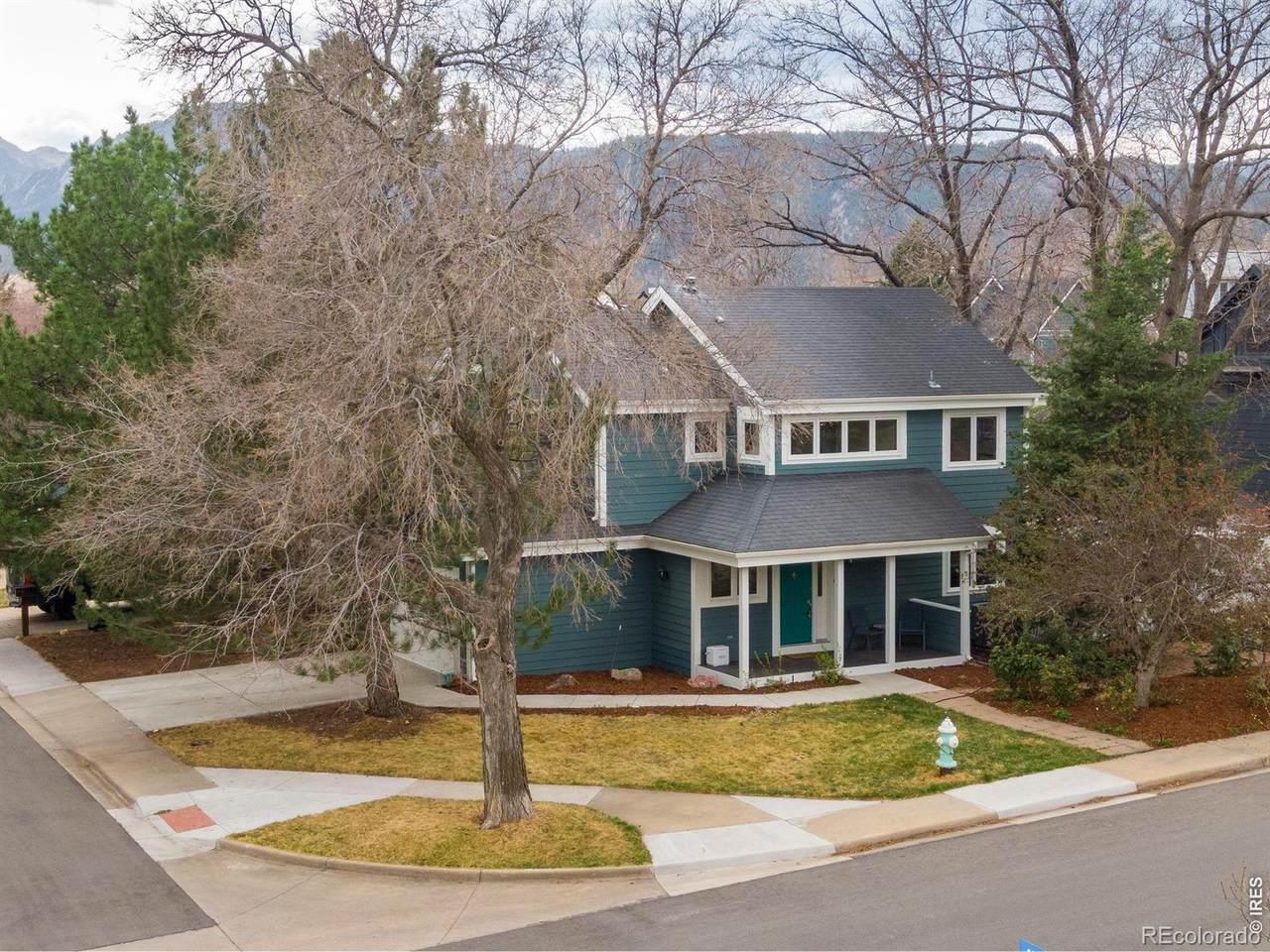 1480 Hawthorn Avenue - Photo 1