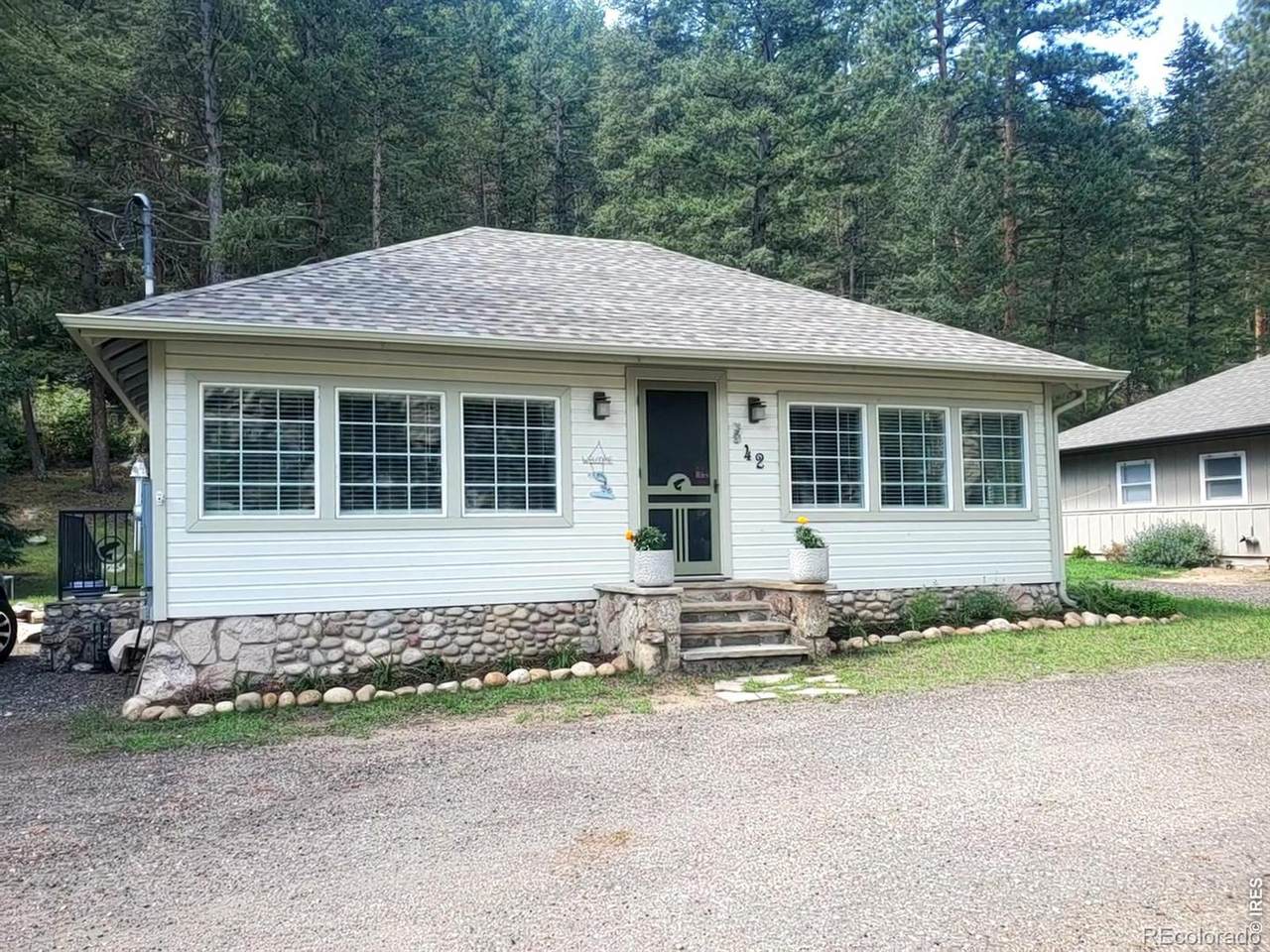 42 Big Pine Lane - Photo 1