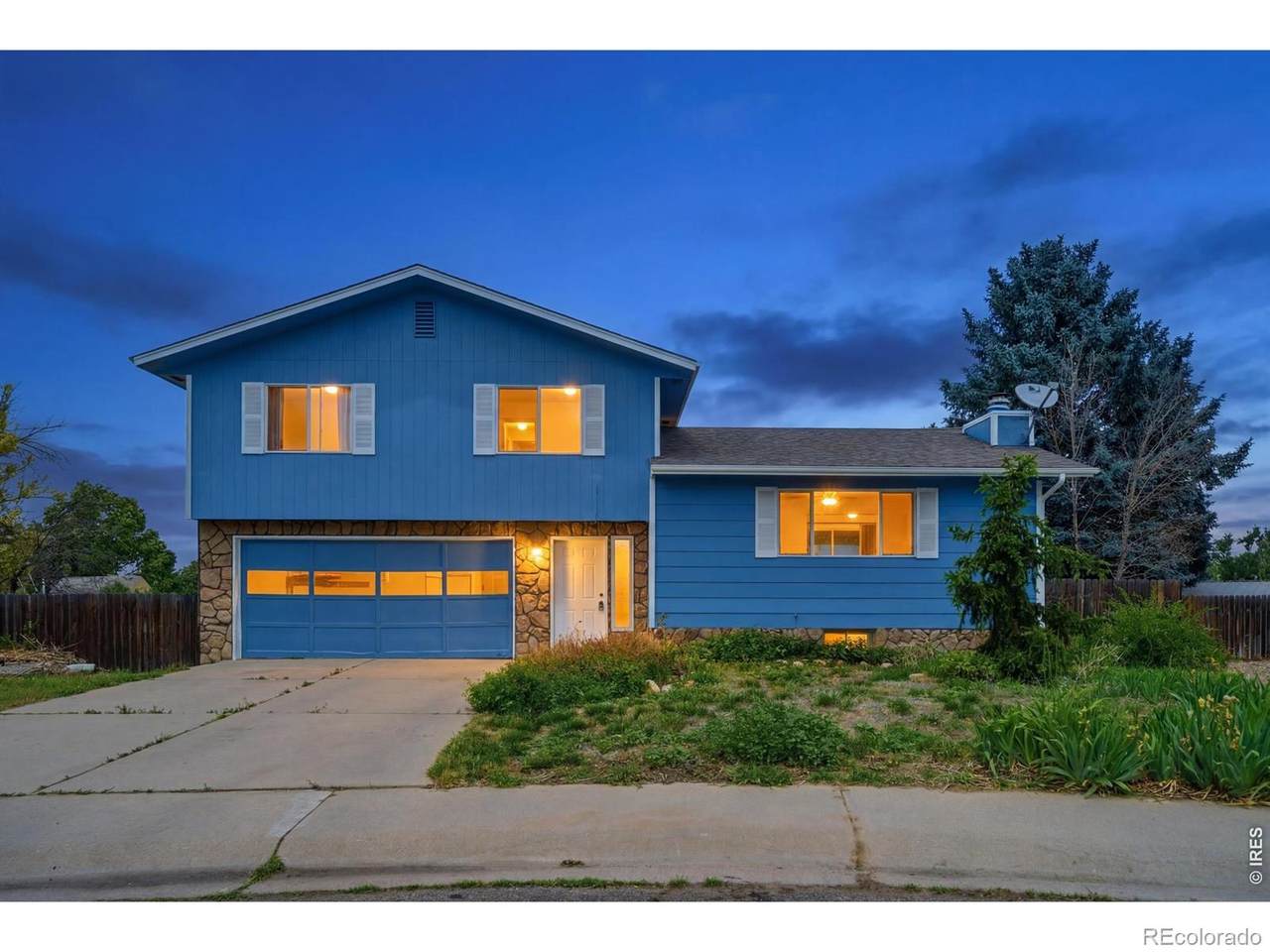 727 41st Ave Ct - Photo 1
