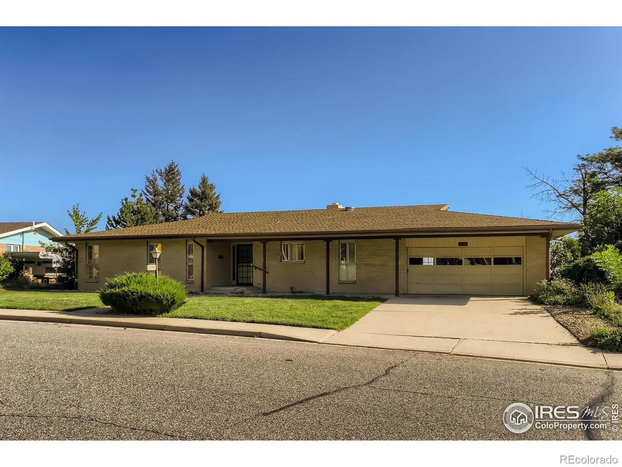 3095 Stanford Avenue - Photo 1