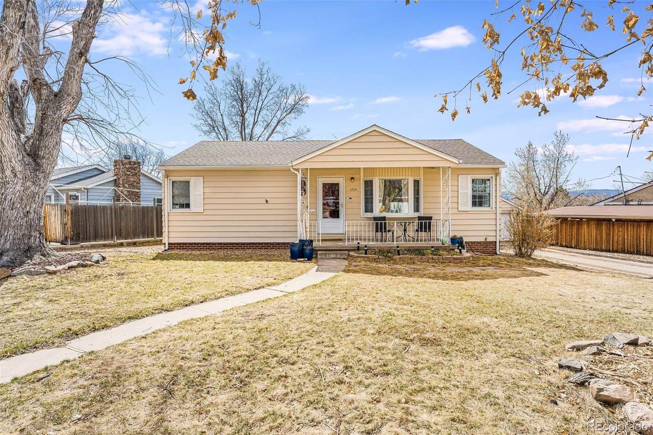 1704 Crestline Avenue - Photo 1