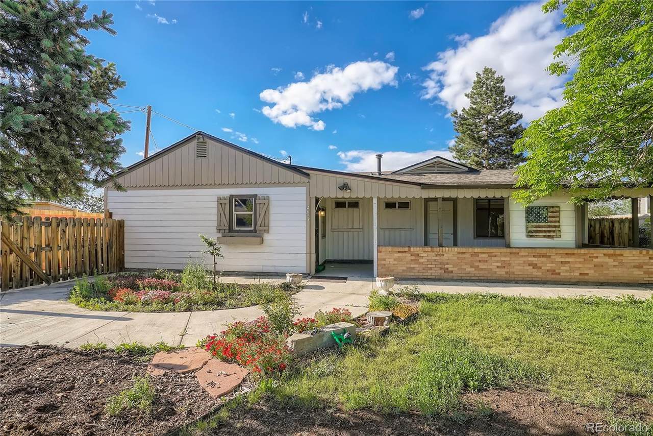 2747 Amherst Avenue - Photo 1