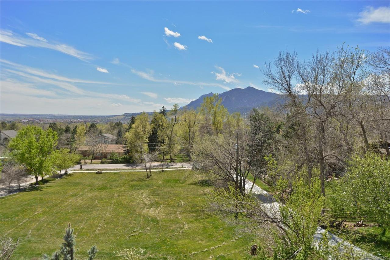 1045 Linden Avenue - Photo 1