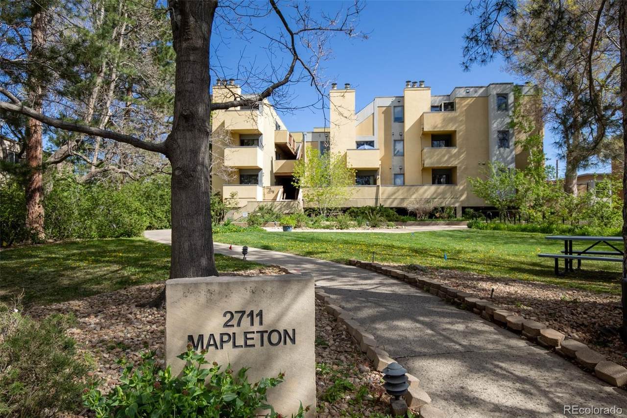 2711 Mapleton Avenue - Photo 1