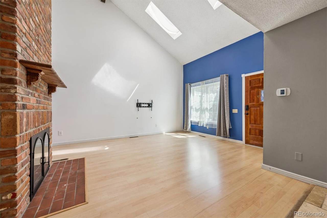 979 Granby Way - Photo 1