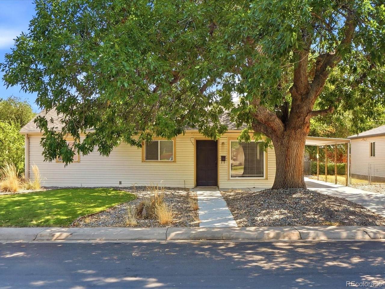 1180 Vaughn Street - Photo 1