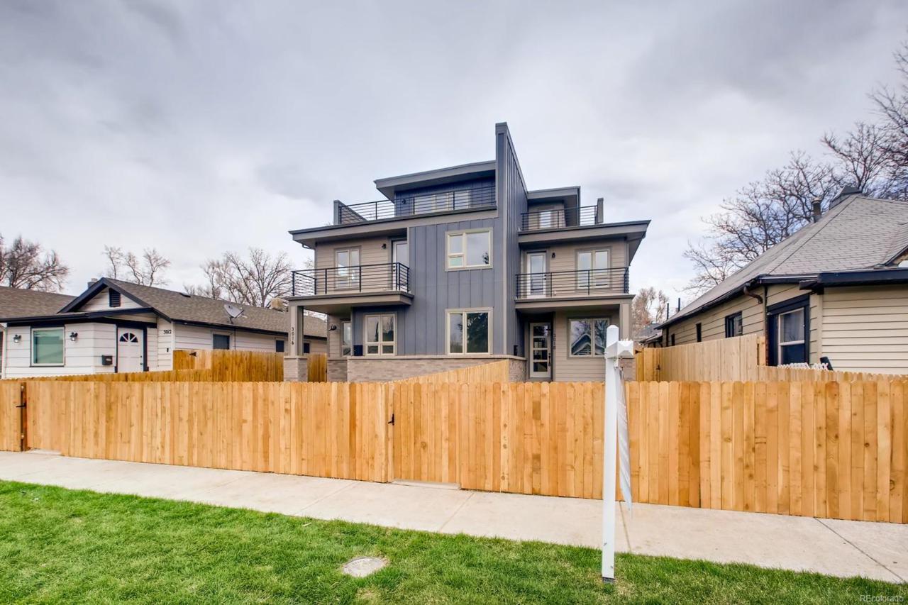3018 Lincoln - Photo 1