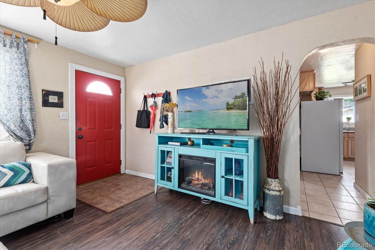 1411 Elmira Street - Photo 1