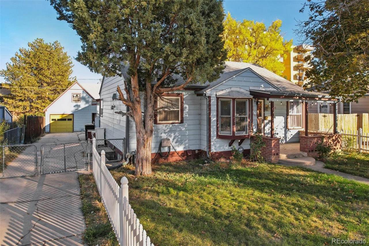 1340 Xanthia Street - Photo 1