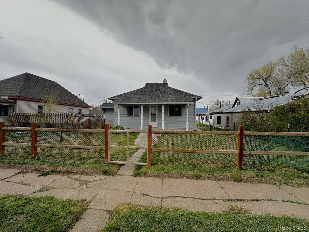 672 4th Street - Photo 1