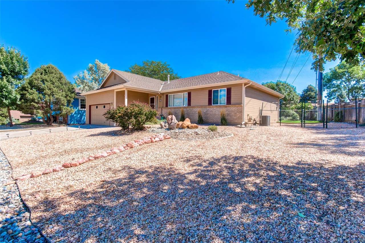 135 Palisade Circle - Photo 1
