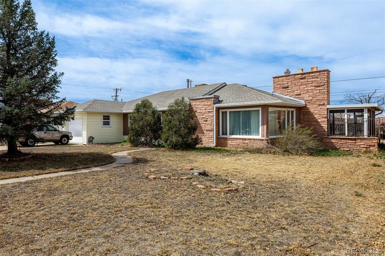385 Sunset Drive - Photo 1