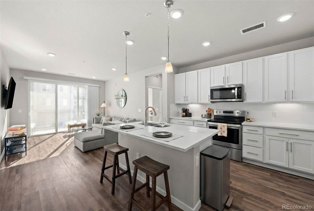 400 Fremont Place - Photo 1