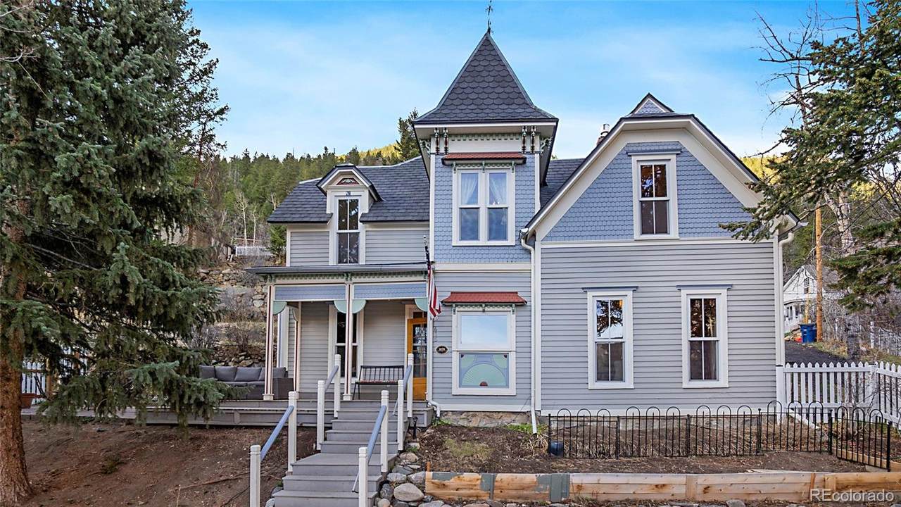 615 2nd Street - Photo 1