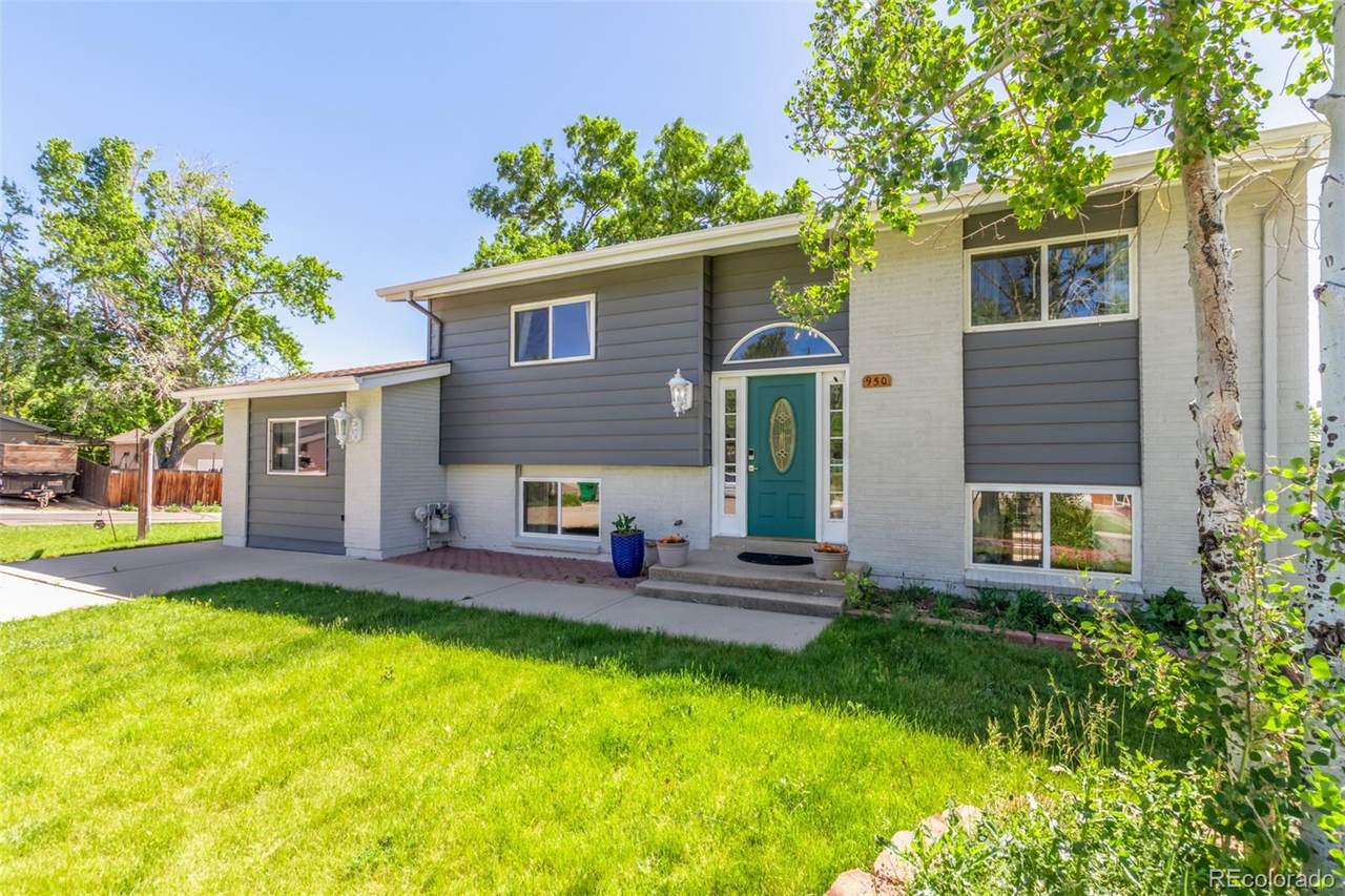950 Briarwood - Photo 1