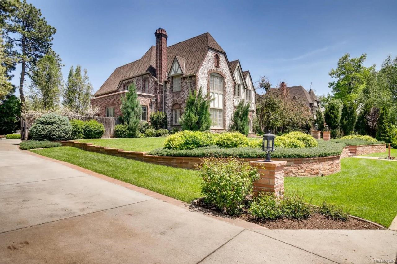 530 Circle Drive - Photo 1