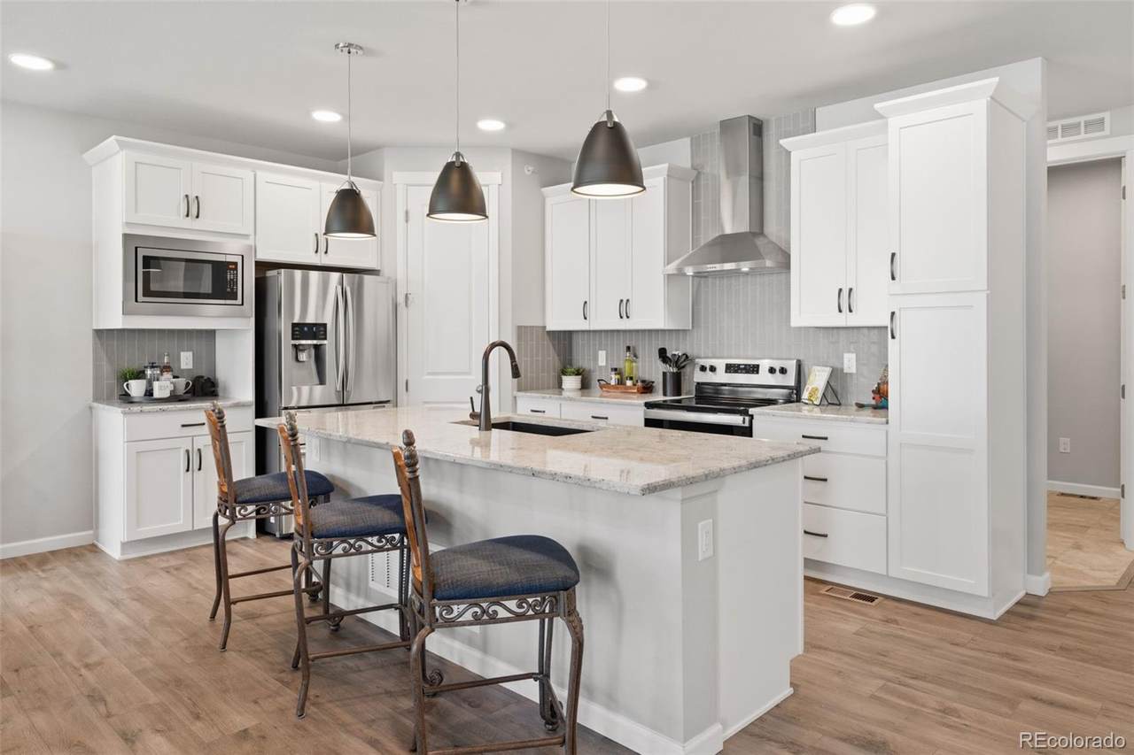 8273 Queen Street - Photo 1