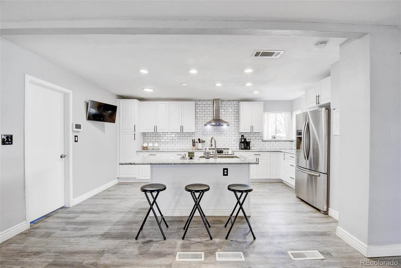 1856 Oswego Street - Photo 1