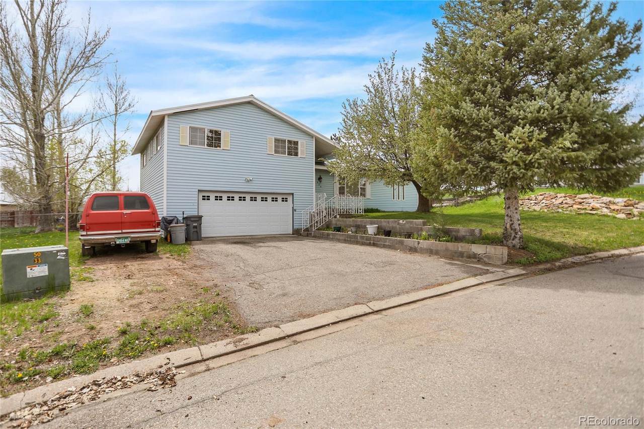 426 Clover Circle - Photo 1