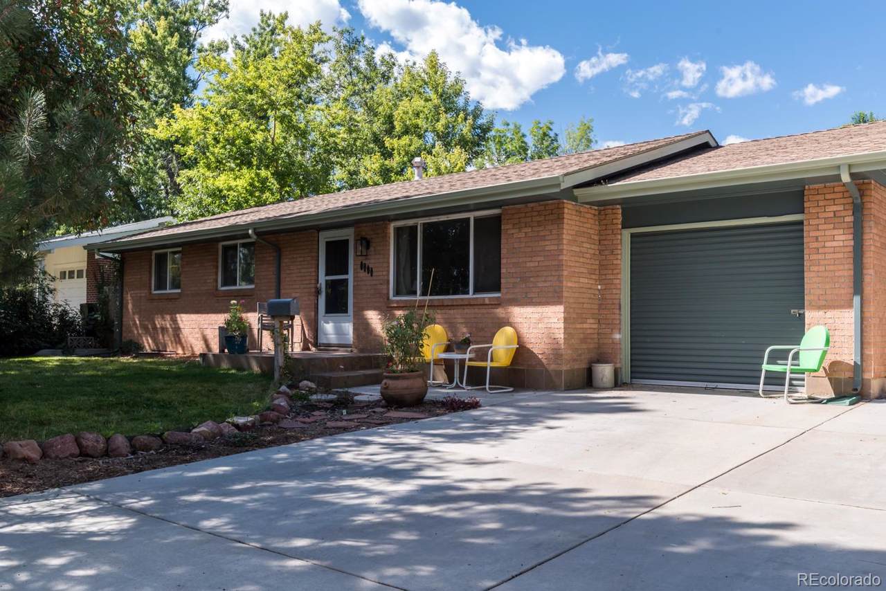 555 44th Street - Photo 1