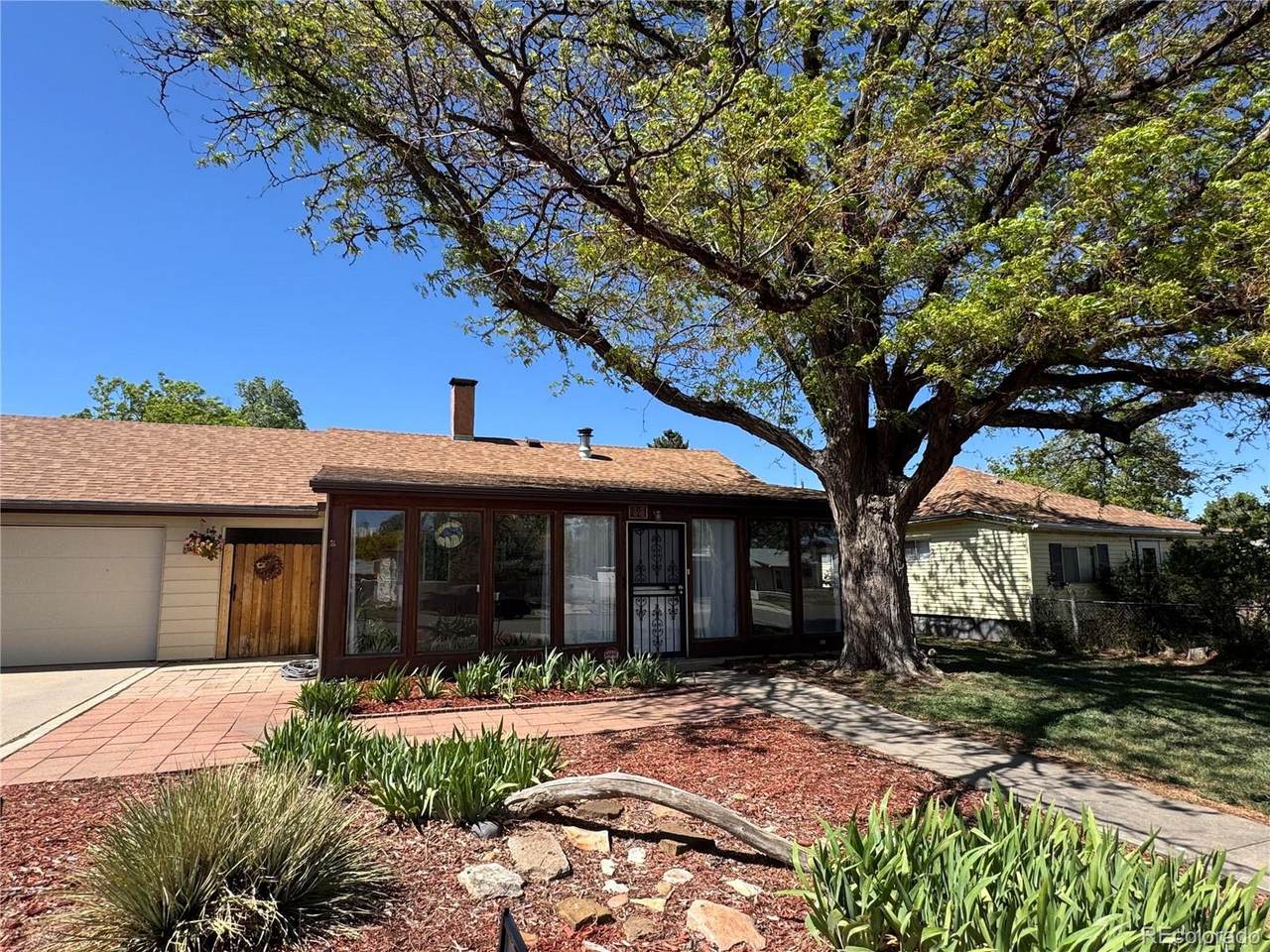 221 8th Street - Photo 1