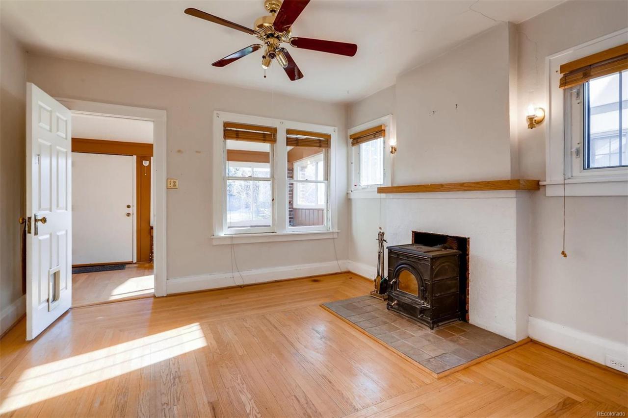 1427 Glencoe Street - Photo 1