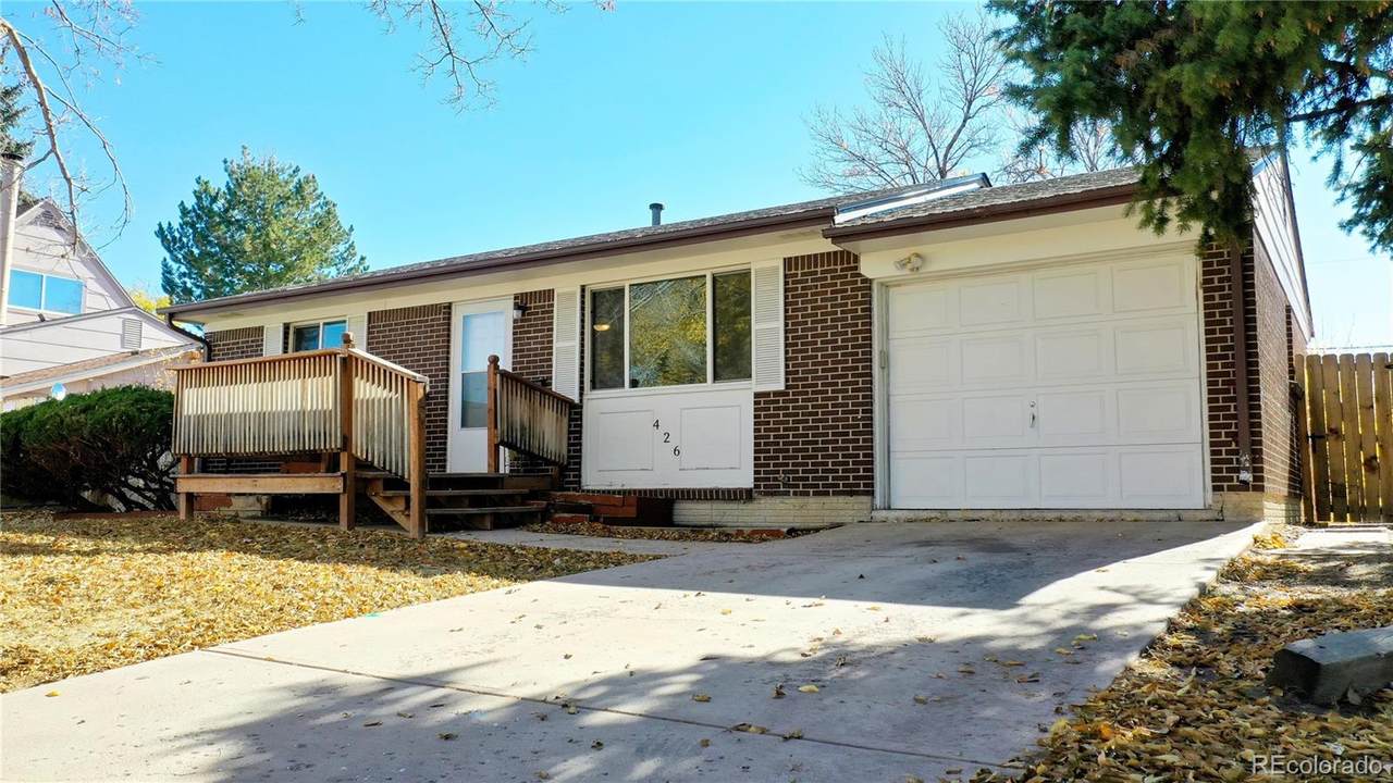 426 Newark Way - Photo 1