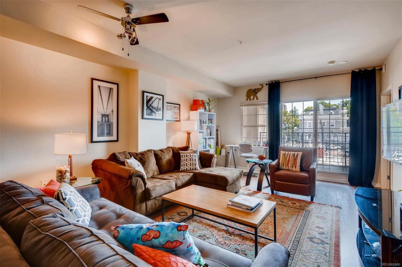 975 Lincoln Street - Photo 1