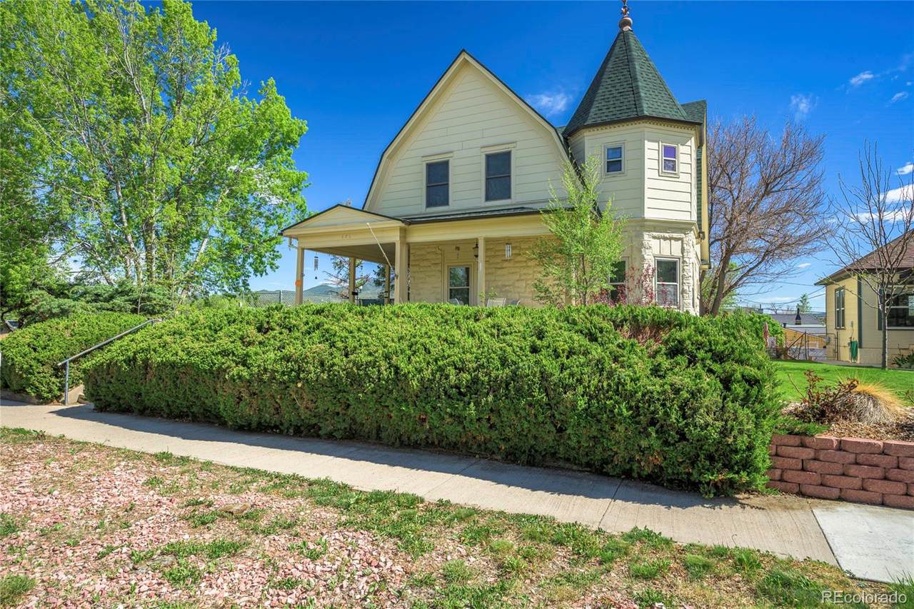 620 Tillotson Street - Photo 1