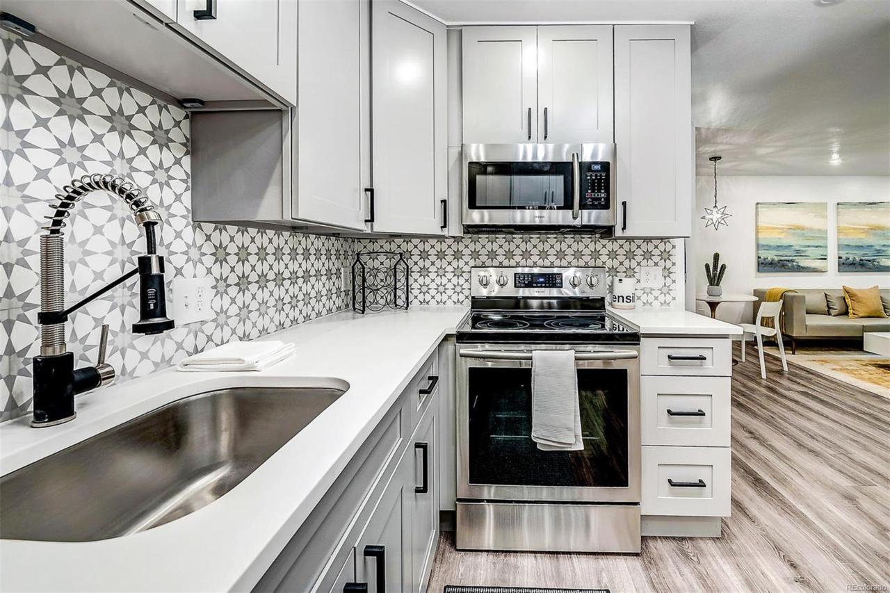 1175 Vine Street - Photo 1