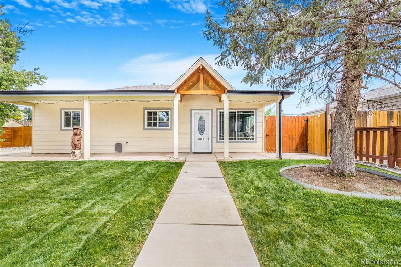 884 Vaughn Street - Photo 1