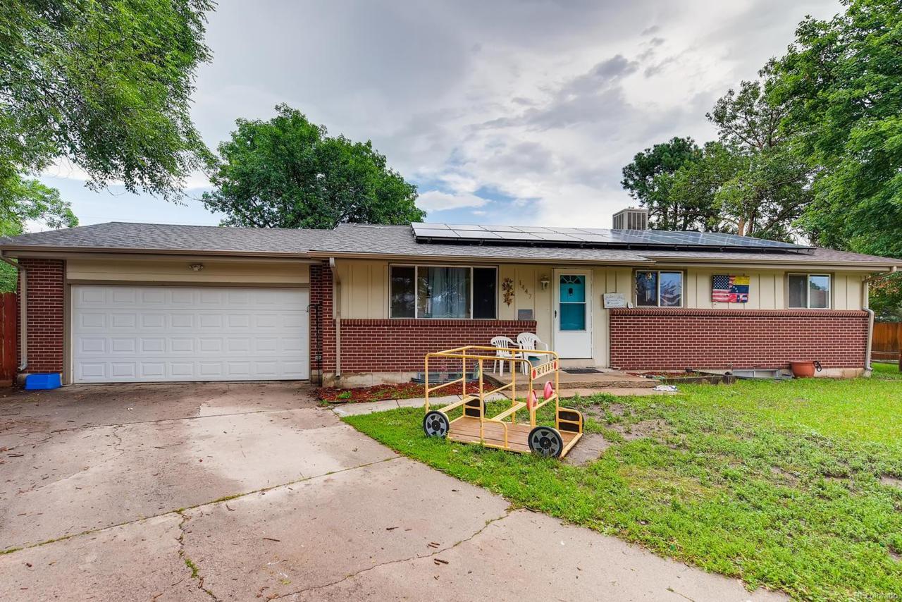 1447 Moffat Circle - Photo 1