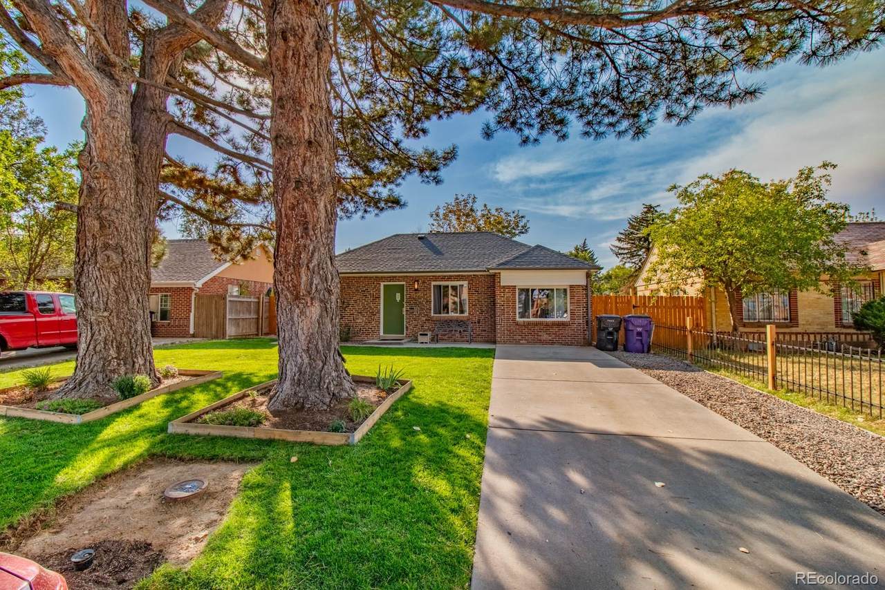 1427 Xanthia Street - Photo 1