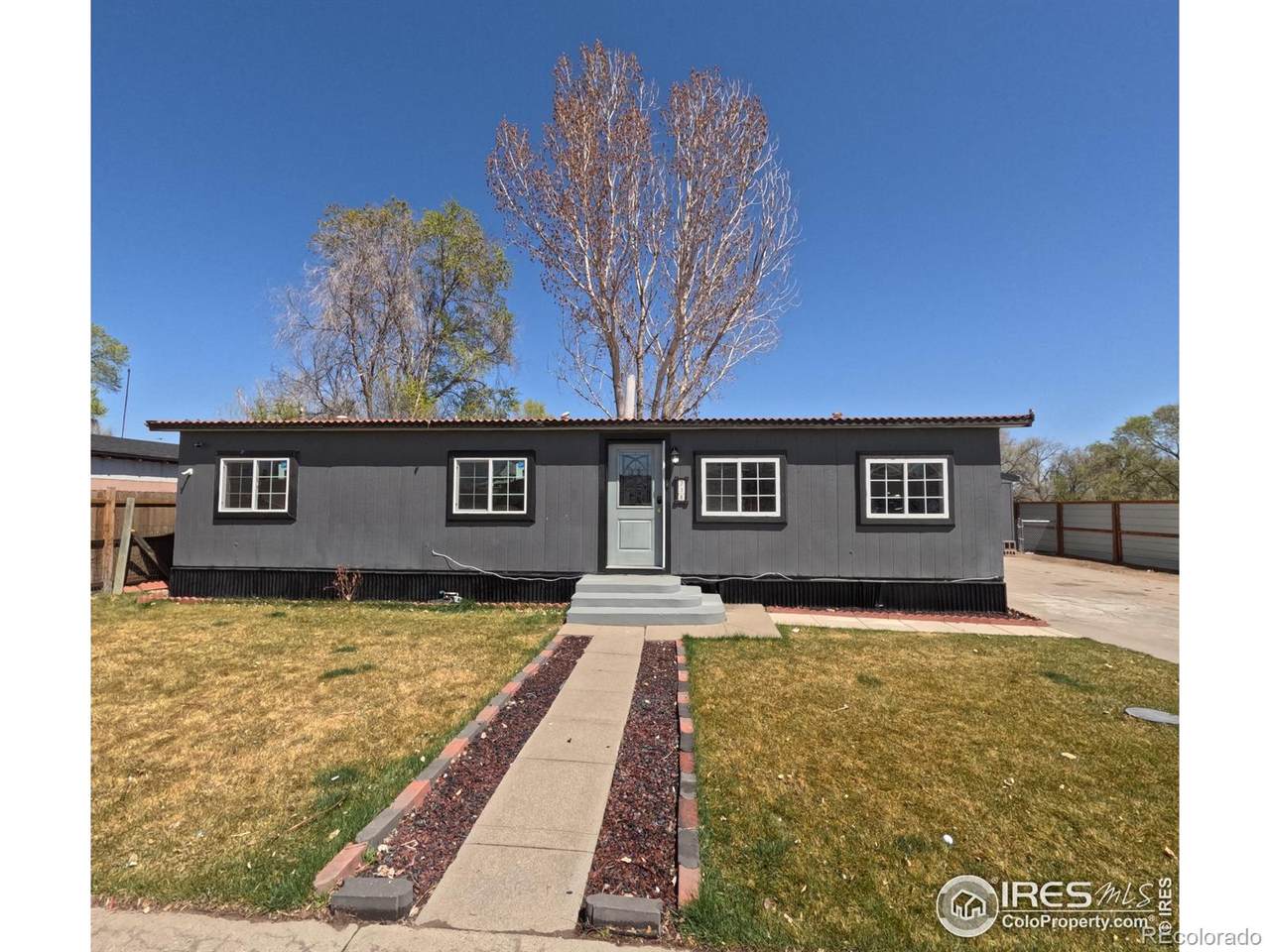 218 Crest Drive - Photo 1