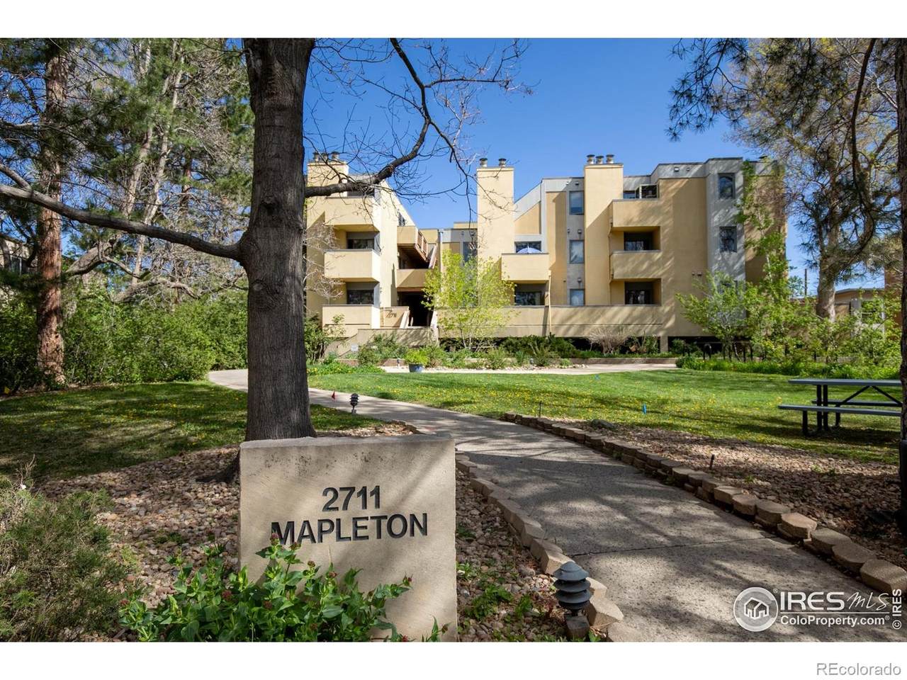 2711 Mapleton Avenue - Photo 1